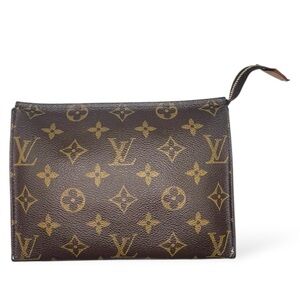 LOUIS VUITTON
Vintage Monogram Toiletry Pouch 17